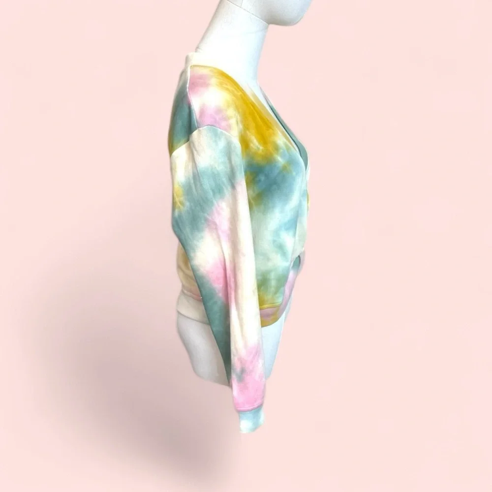Current air NWOT size Small tie dye twist front‎ cropped sweatshirt